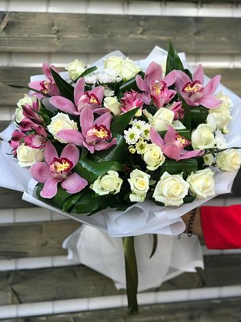 Букет цветов из: Розы и Хризантемы в Мелиховской