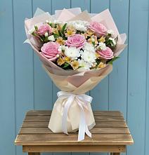 Букет цветов из:  Гвоздики, Орхидеи и Розы в Мелиховской