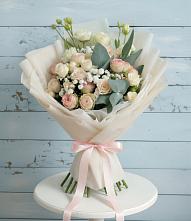 Букет цветов из:  Розы и Лизиантусы в Мелиховской