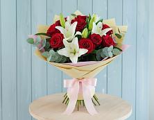 Букет цветов из:  Лилии и Розы в Мелиховской