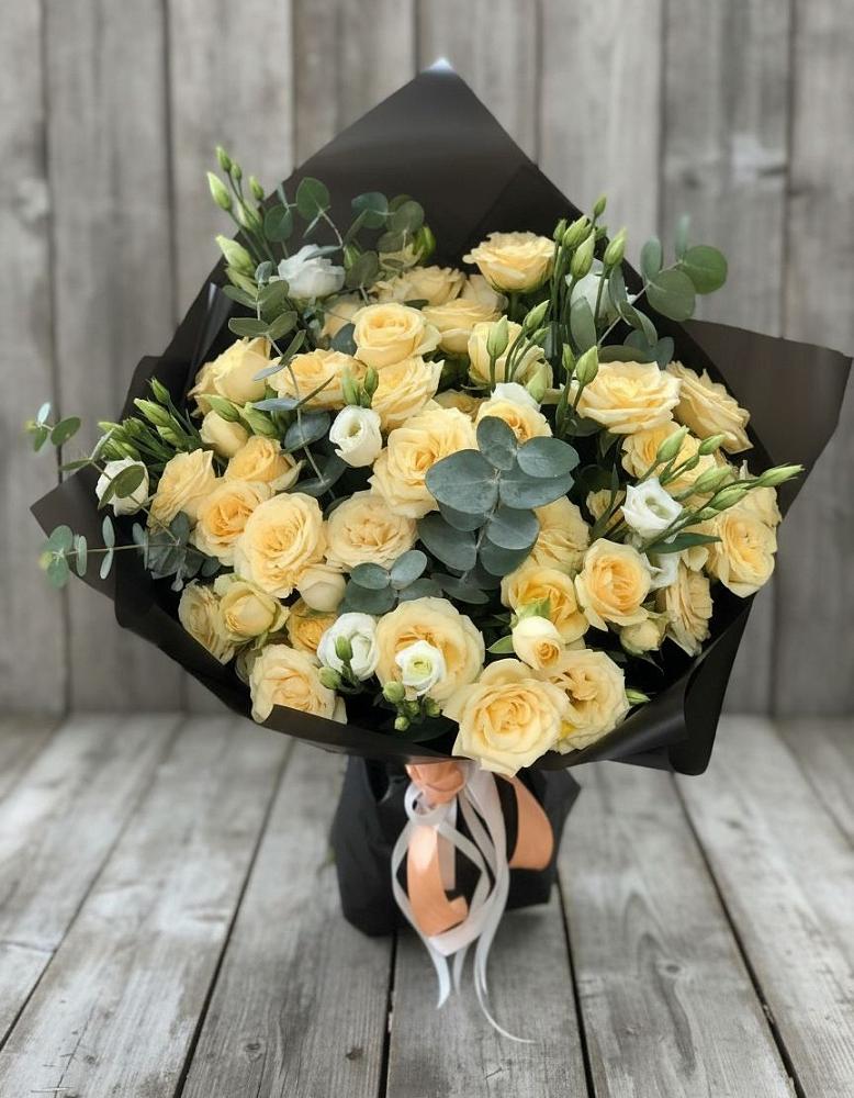 Букет цветов из: Розы и Лизиантусы в Мелиховской