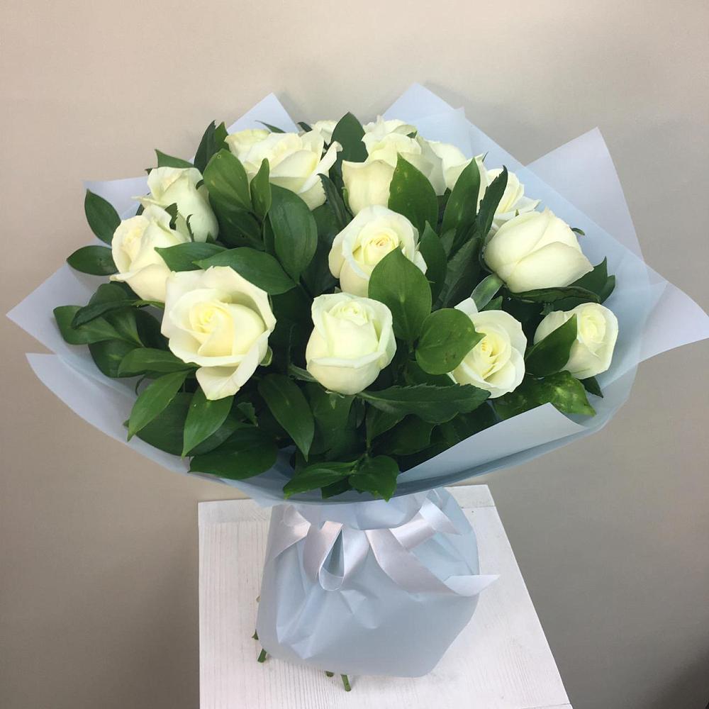 Букет 15 Белых роз Проуд в Мелиховской