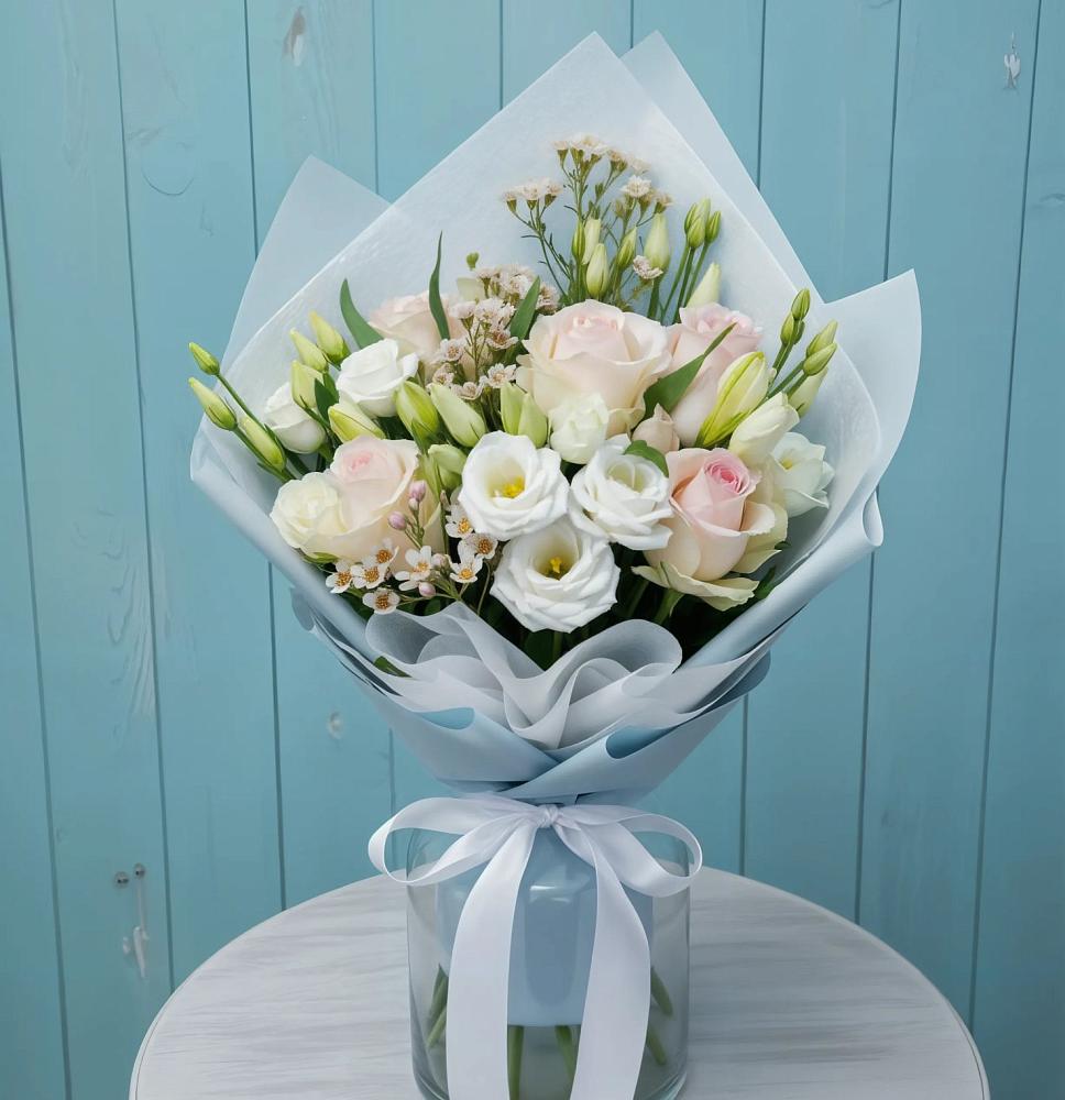 Букет цветов из: Розы и Лизиантусы в Мелиховской