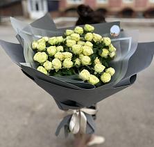 Букет Белые кустовые розы Солинеро в Мелиховской