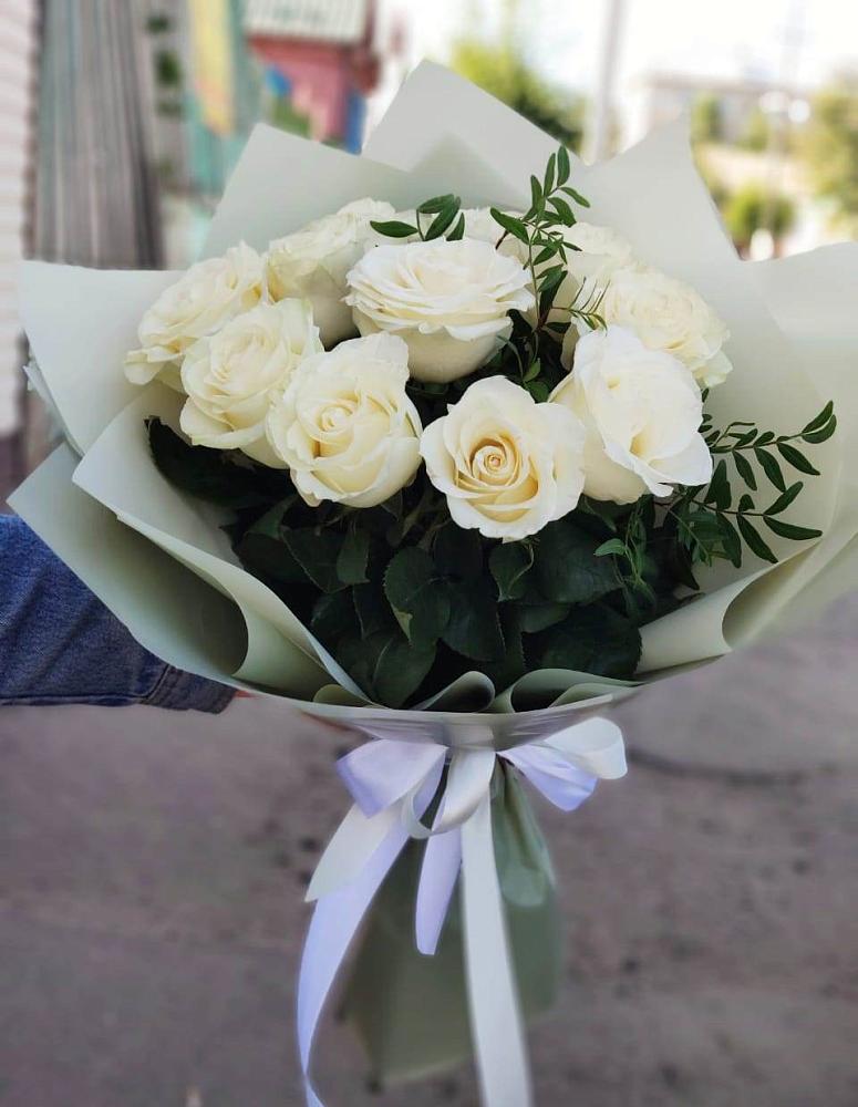 Букет Белые розы Проуд в Мелиховской
