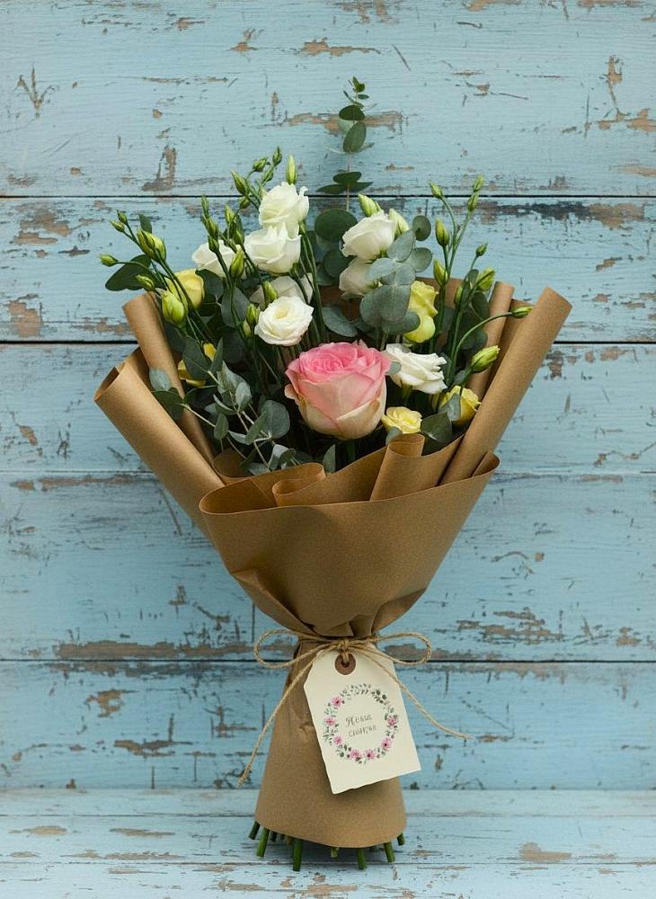 Букет цветов из: Розы и Лизиантусы в Мелиховской