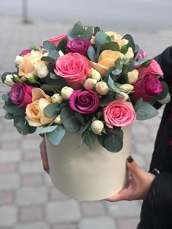 Цветочная композиция из Розы в шляпной коробке в Мелиховской