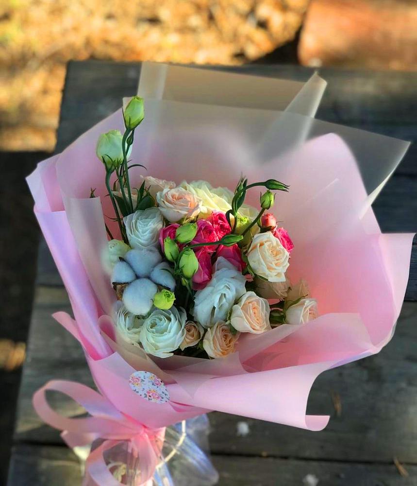 Букет цветов из: Розы и Лизиантусы в Мелиховской