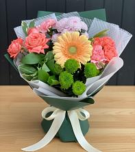 Букет цветов из:  Гвоздики, Розы, Герберы и Хризантемы в Мелиховской