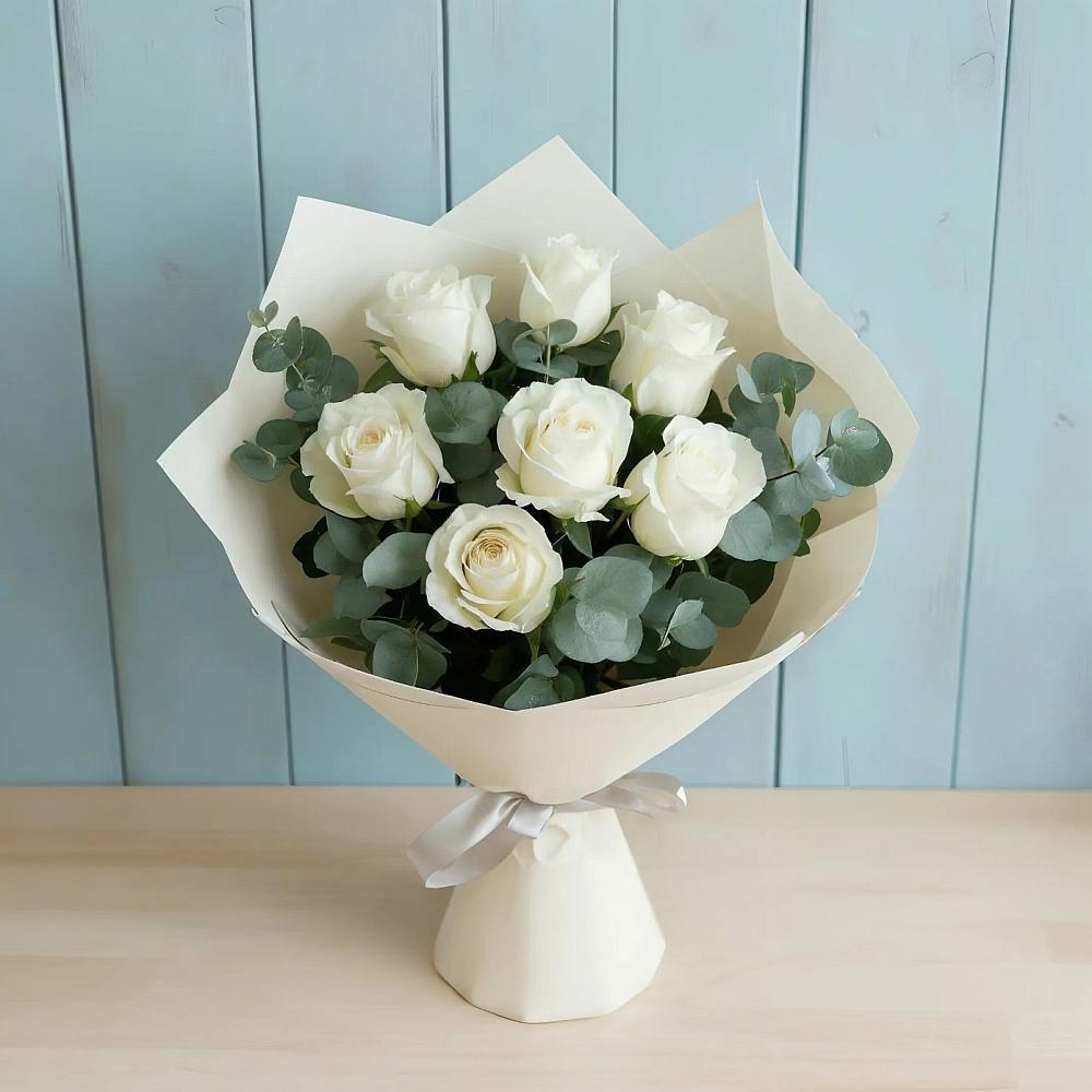 Букет Белые розы в Эвкалипте в Мелиховской
