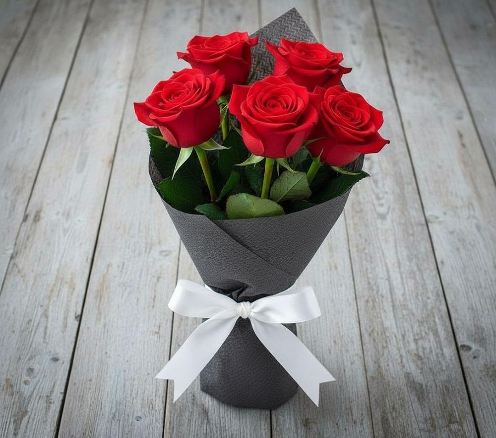 Букет 5 Красных роз Эдлесс Лав в Мелиховской