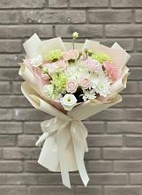 Букет цветов из:  Гвоздики, Розы, Лизиантусы и Хризантемы #REPLACE_PRED# Мелиховской