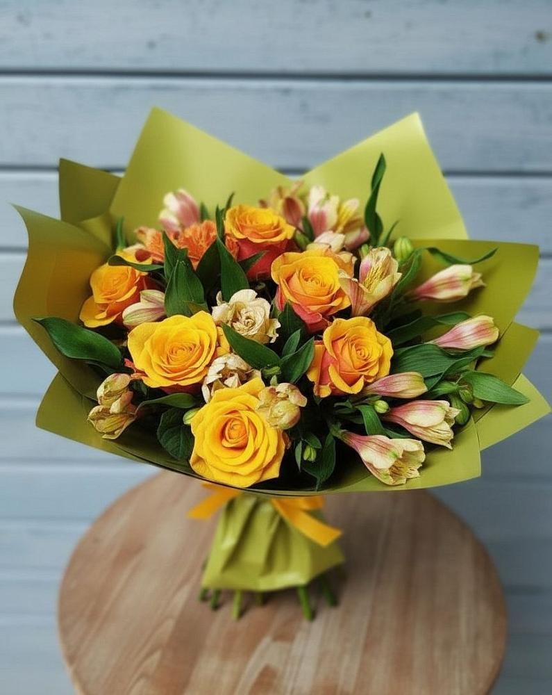 Букет цветов из: Альстромерии и Розы в Мелиховской