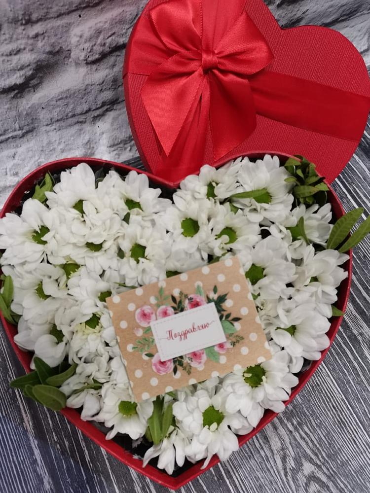 Цветочная композиция из Хризантемы в виде сердца в Мелиховской