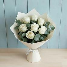 Букет Белые розы в Эвкалипте в Мелиховской