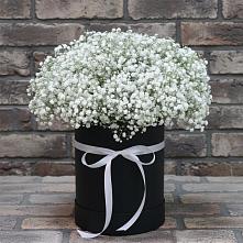 Цветочная композиция из Гипсофила в шляпной коробке в Мелиховской