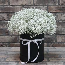 Цветочная композиция из Гипсофила в шляпной коробке в Мелиховской