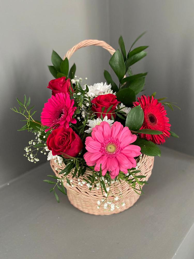 Цветочная композиция из Розы, Хризантемы и Герберы в корзине в Мелиховской