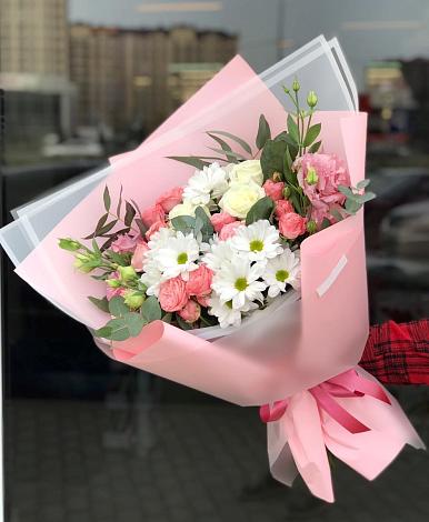 Букет цветов из: Розы, Лизиантусы и Хризантемы в Мелиховской